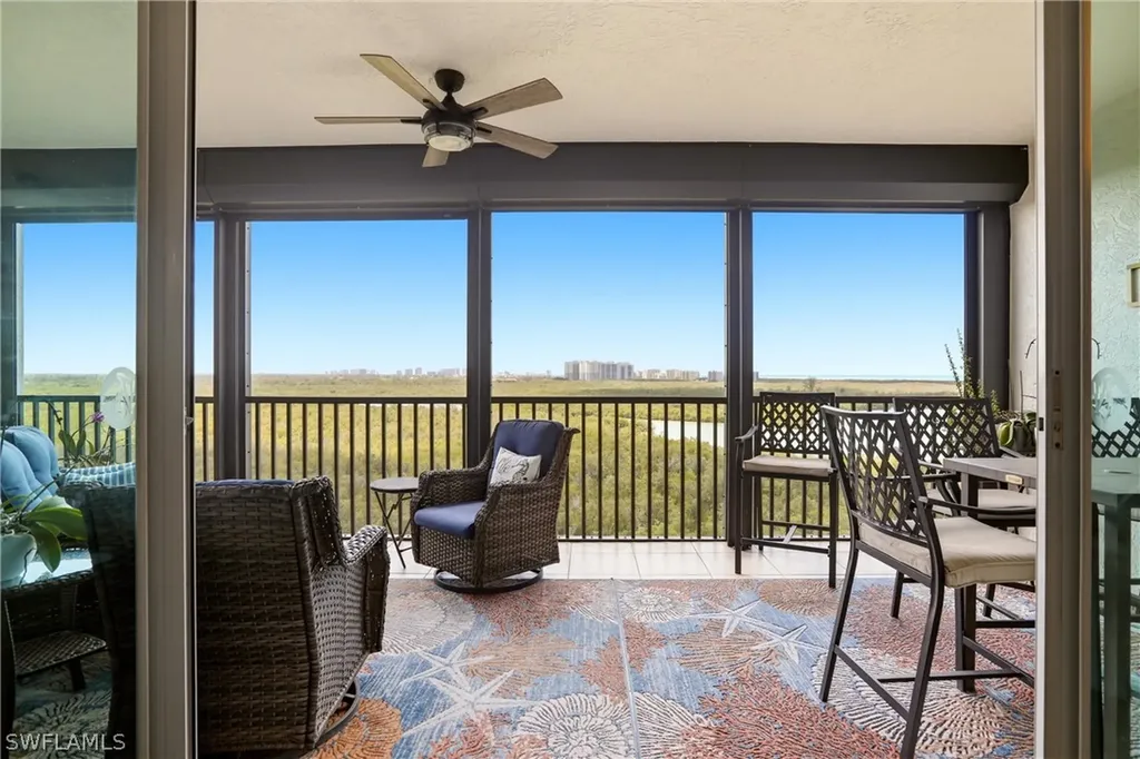 425 Cove Tower Drive Naples FL 34110