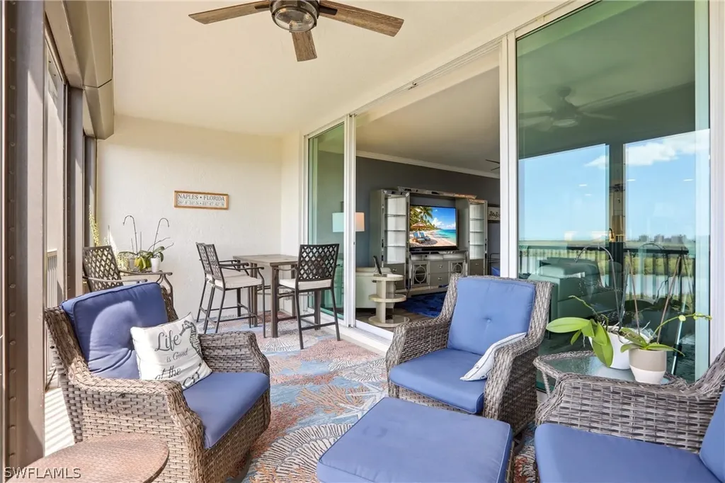 425 Cove Tower Drive Naples FL 34110