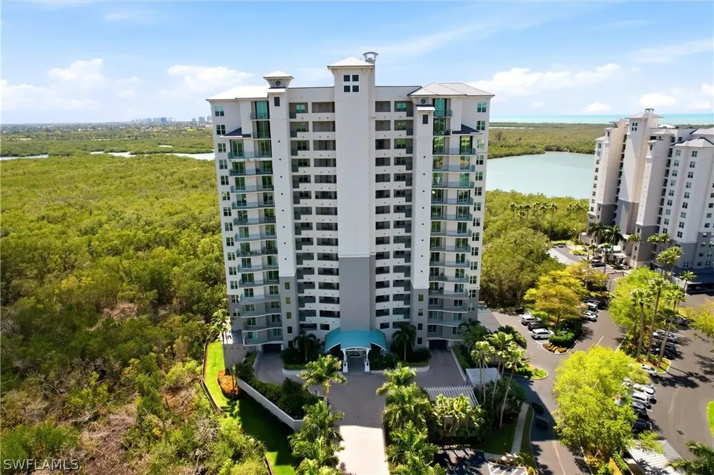 425 Cove Tower Drive Naples FL 34110