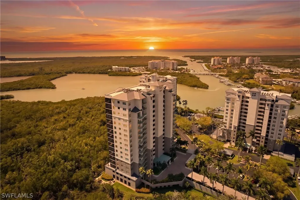 425 Cove Tower Drive Naples FL 34110