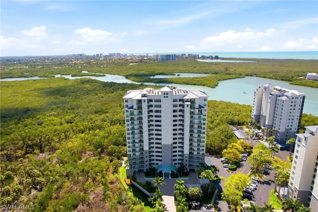 425 Cove Tower Drive Naples FL 34110