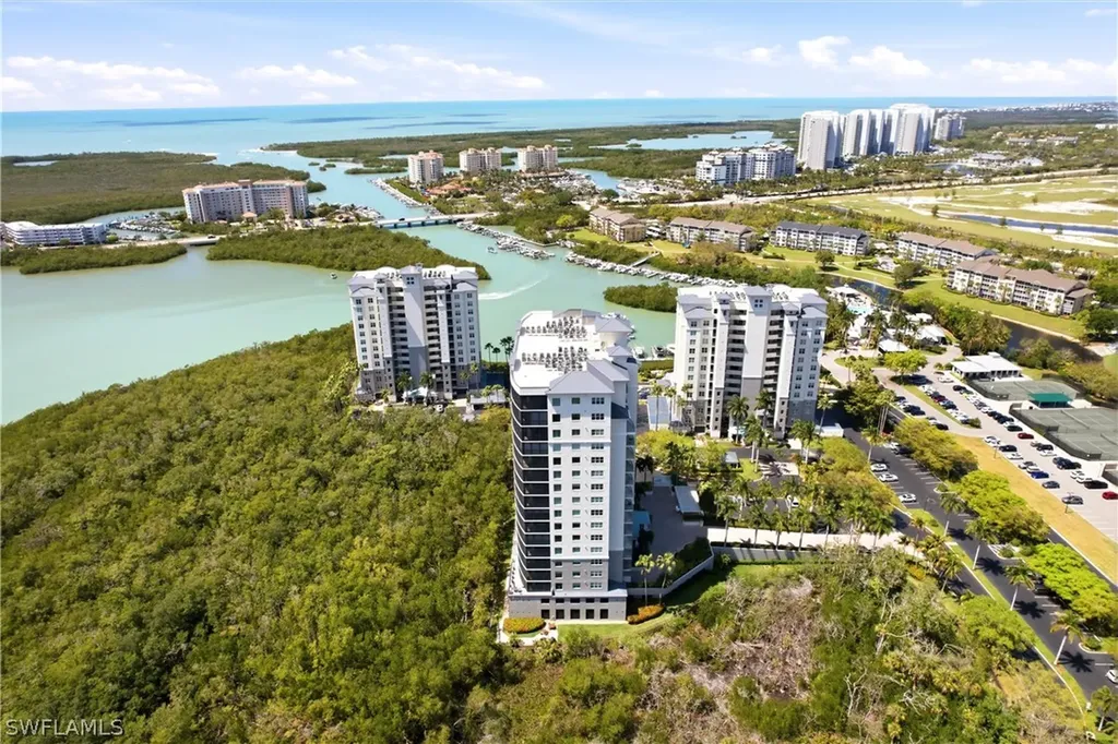 425 Cove Tower Drive Naples FL 34110