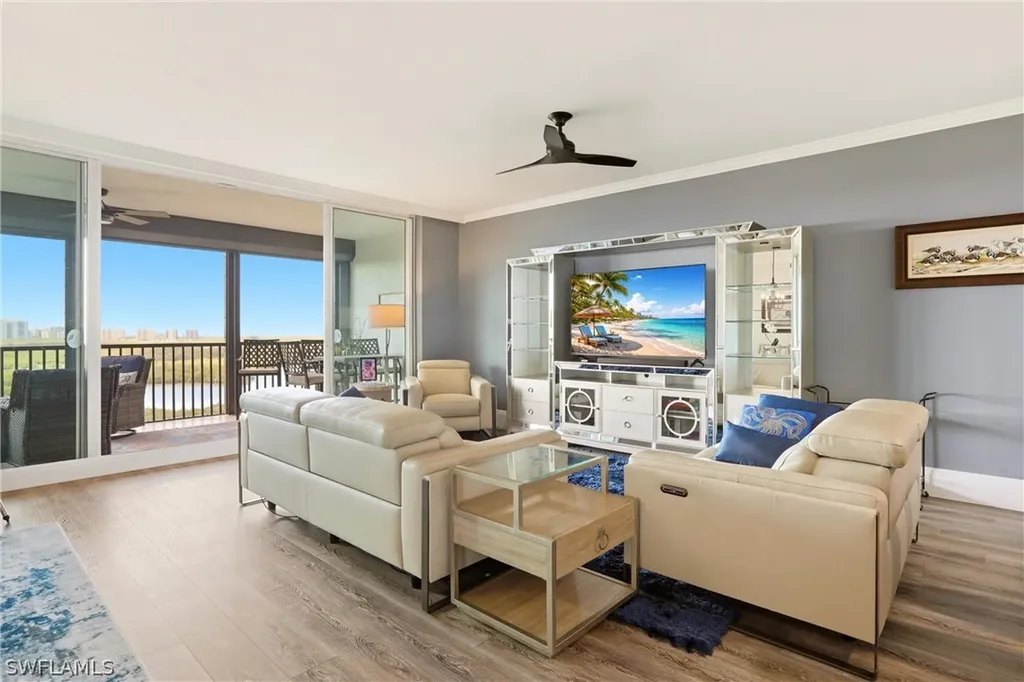 425 Cove Tower Drive Naples FL 34110
