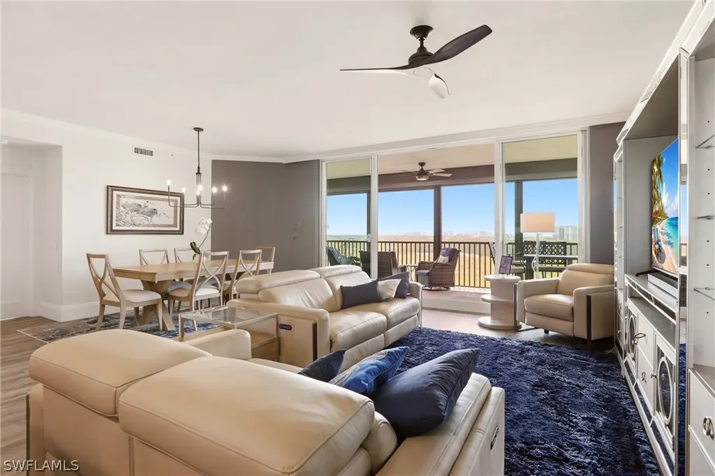 425 Cove Tower Drive Naples FL 34110