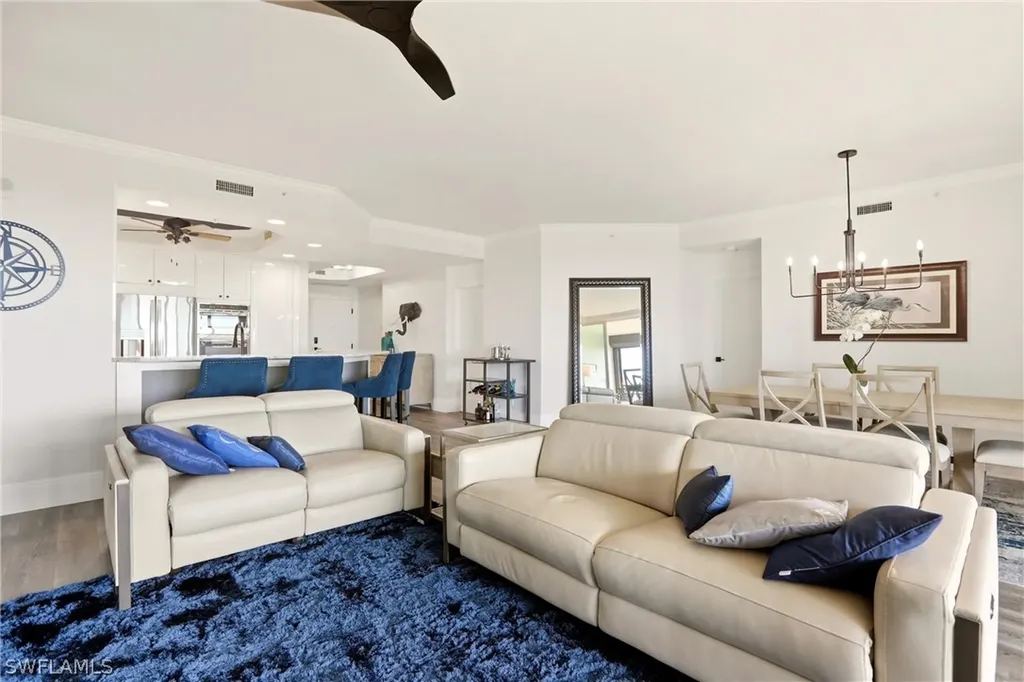 425 Cove Tower Drive Naples FL 34110