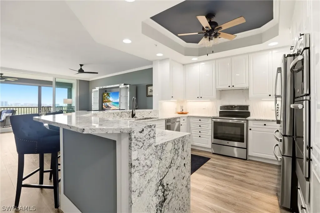 425 Cove Tower Drive Naples FL 34110