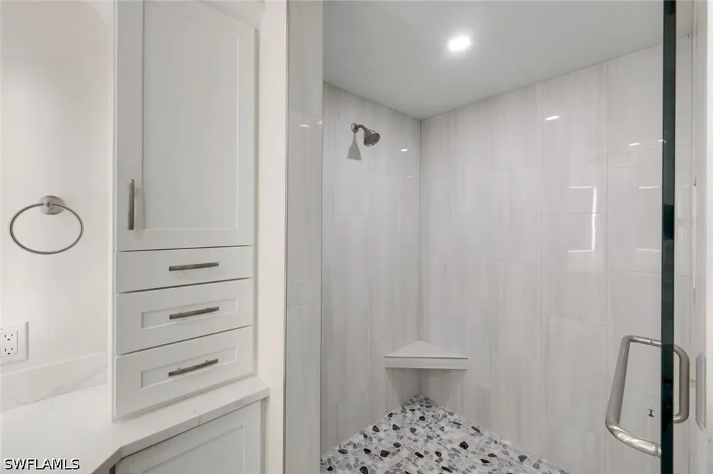 400 L Ambiance Circle Naples FL 34108