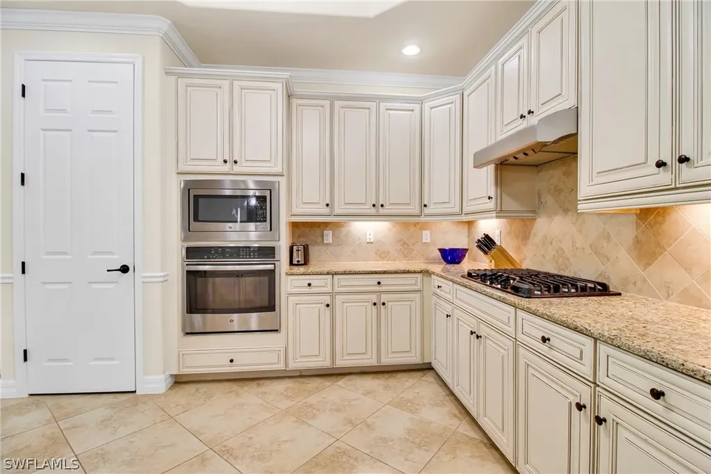 2930 Aviamar Circle Naples FL 34114