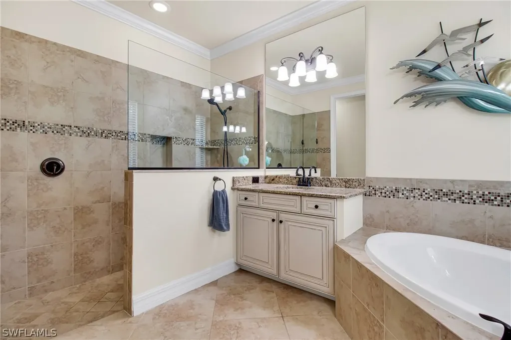 2930 Aviamar Circle Naples FL 34114