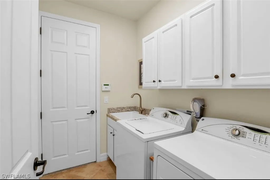 2930 Aviamar Circle Naples FL 34114