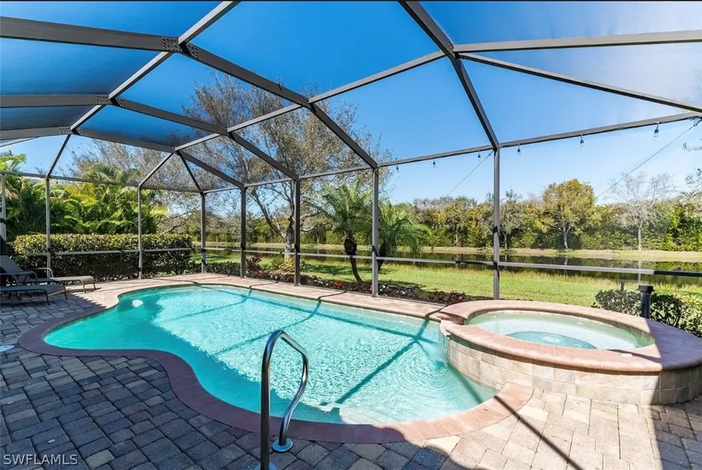 2930 Aviamar Circle Naples FL 34114