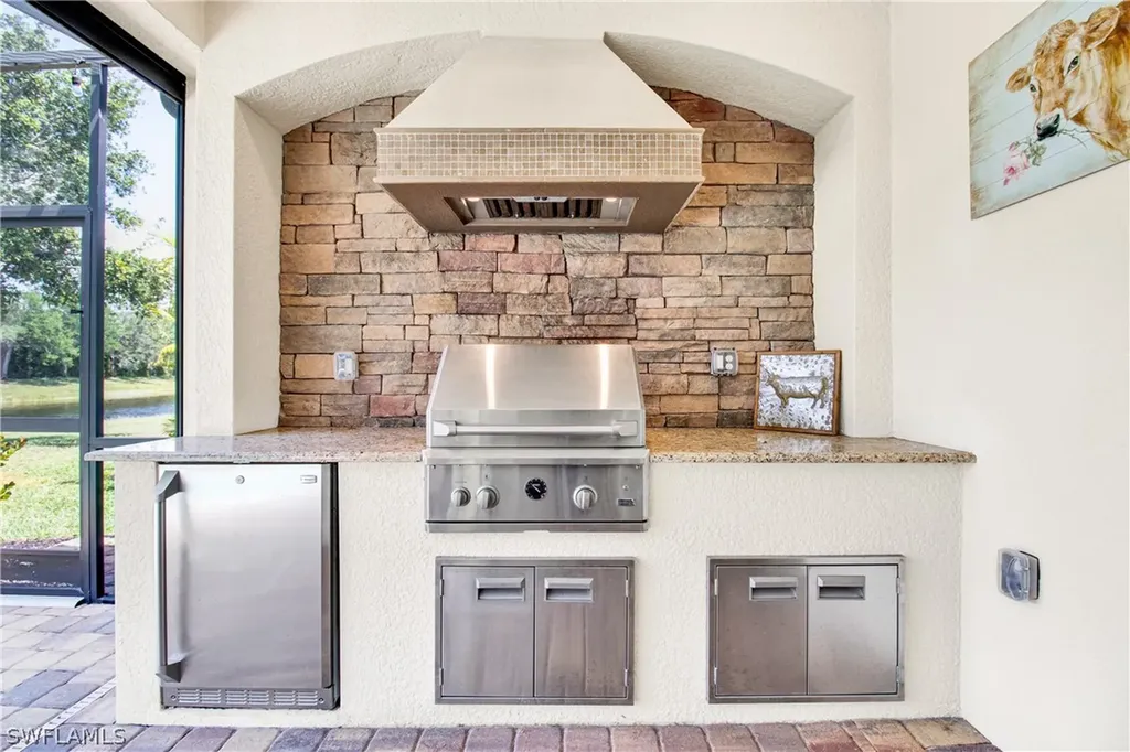 2930 Aviamar Circle Naples FL 34114