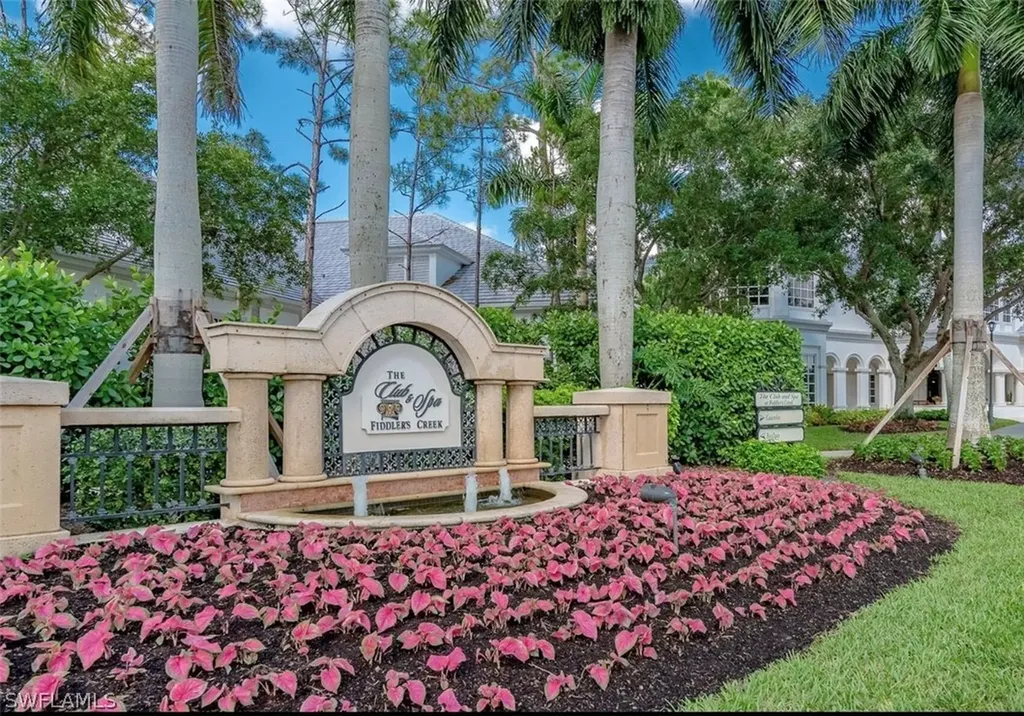 2930 Aviamar Circle Naples FL 34114