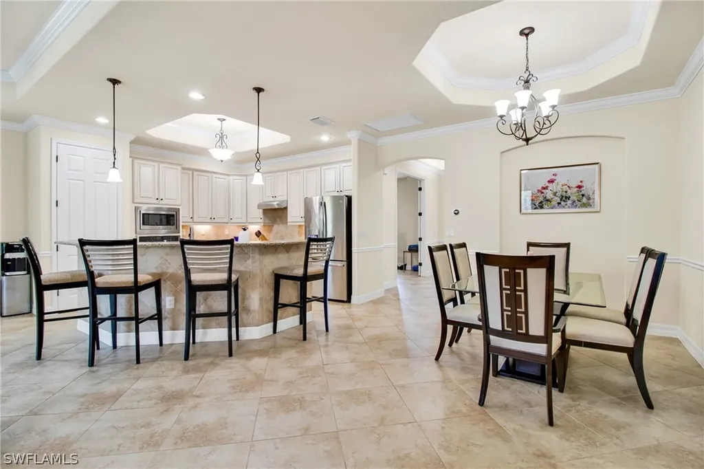 2930 Aviamar Circle Naples FL 34114