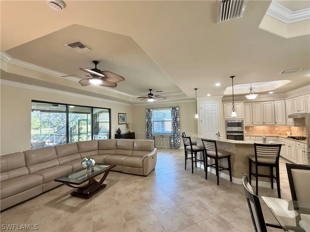 2930 Aviamar Circle Naples FL 34114
