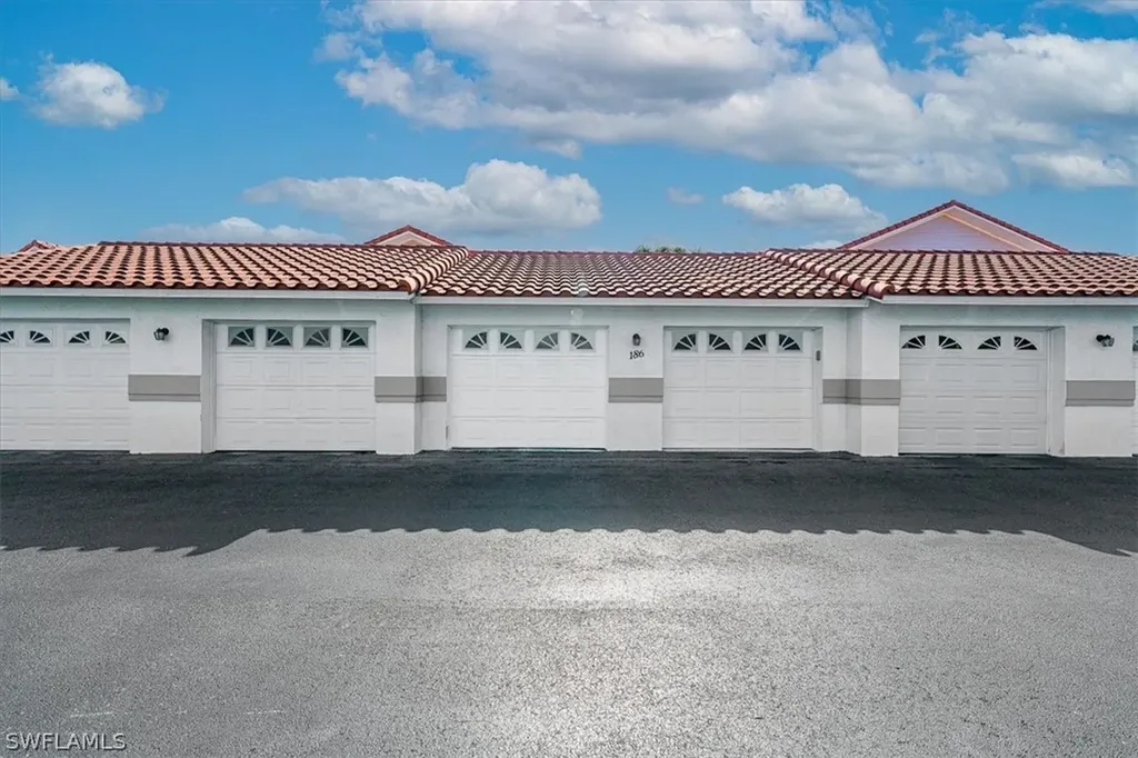186 Gabriel Circle Naples FL 34104