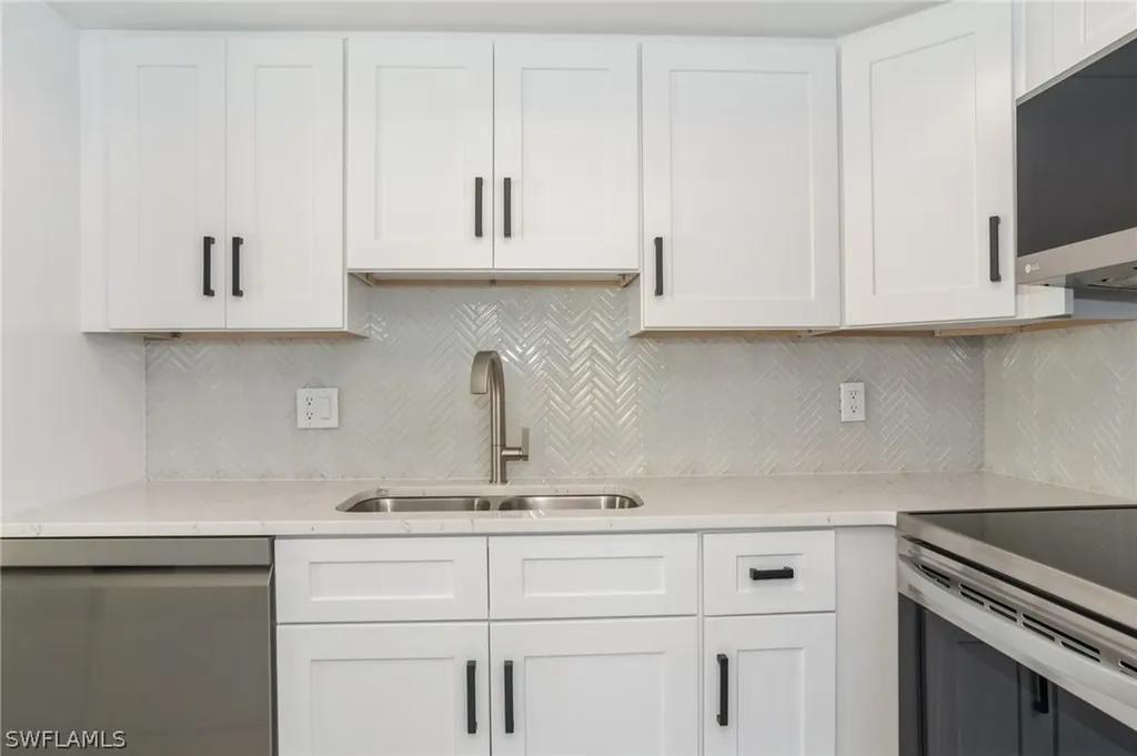 1155 Sandpiper Street Naples FL 34102