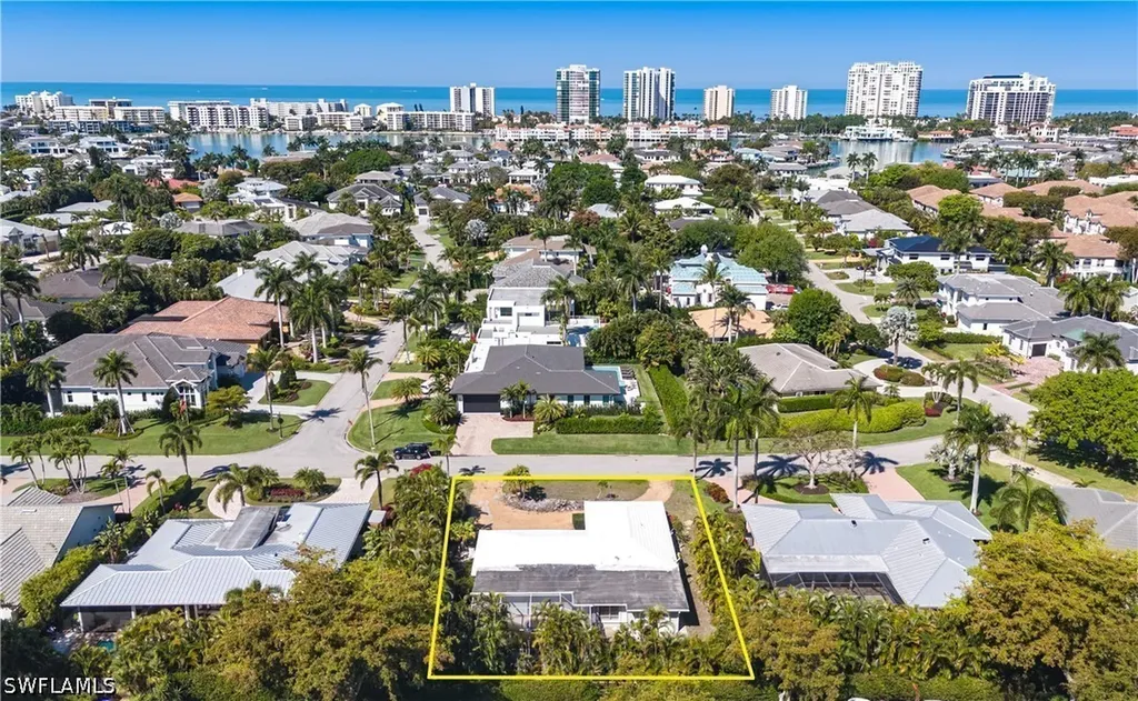 3760 Parkview Way Naples FL 34103