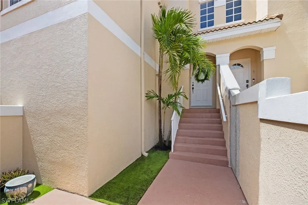8365 Excalibur Circle Naples FL 34108
