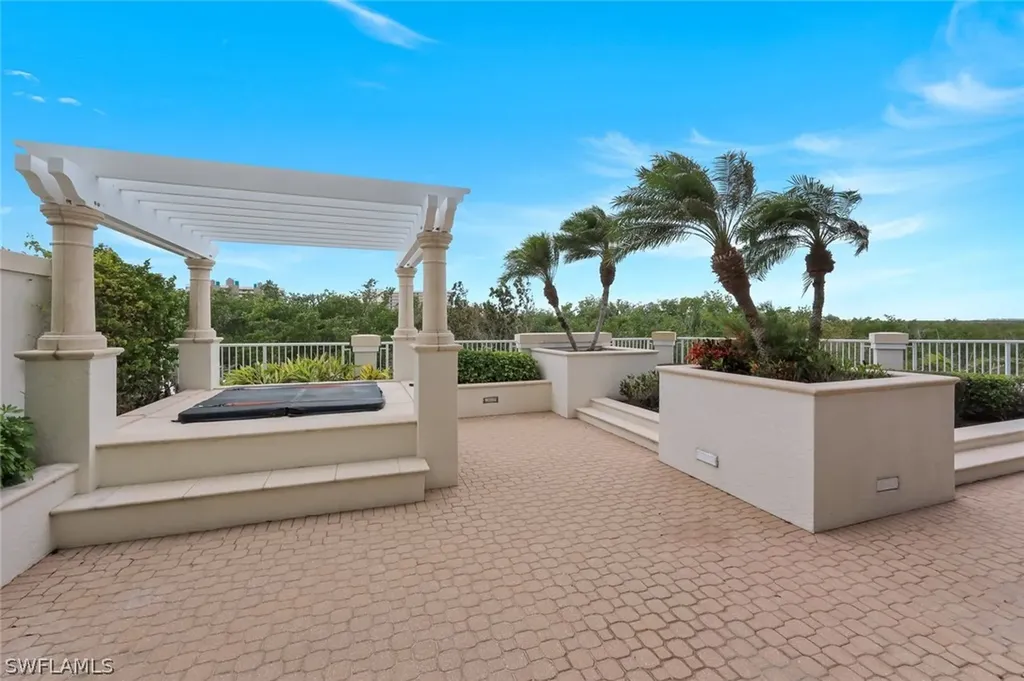 295 Grande Way Naples FL 34110