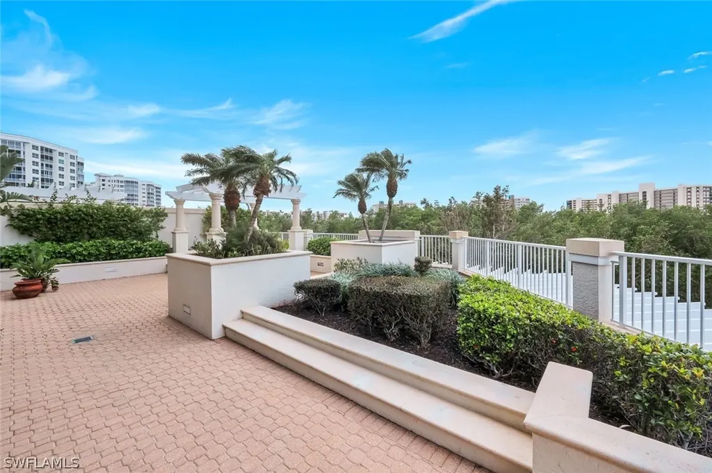 295 Grande Way Naples FL 34110