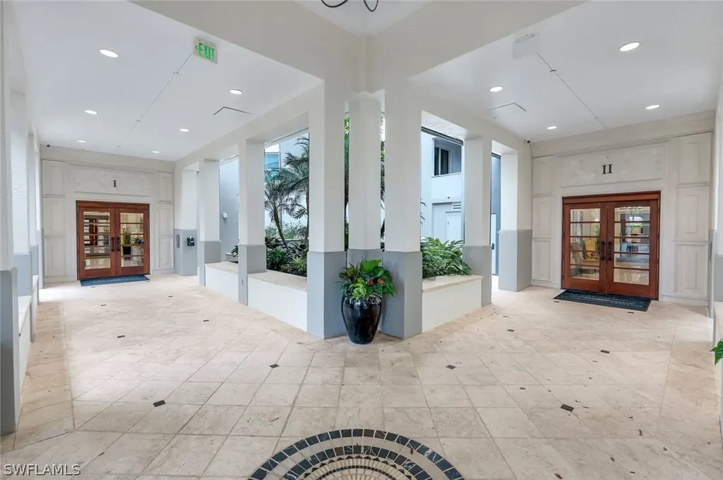 295 Grande Way Naples FL 34110
