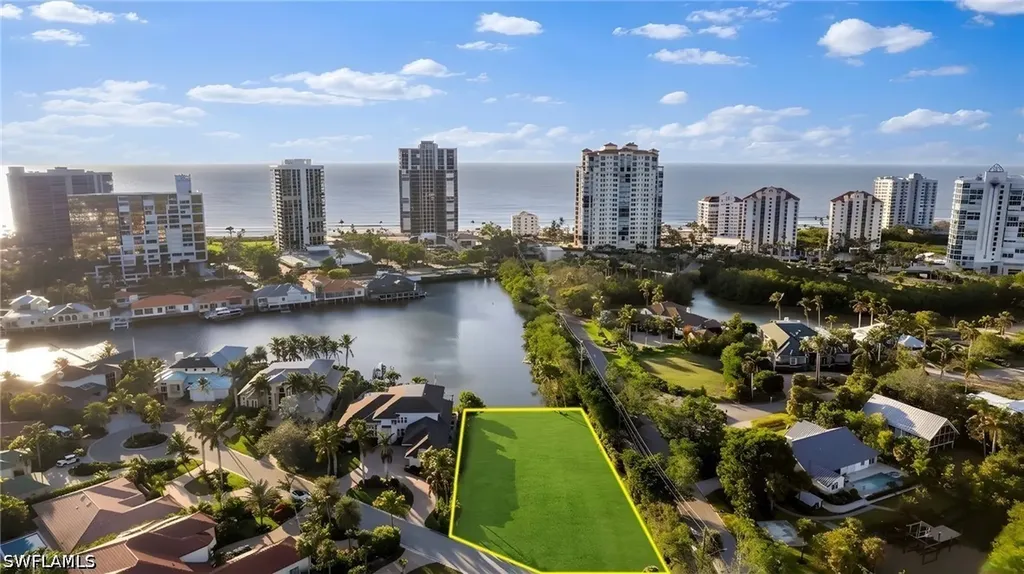 319 Pirates Bight Naples FL 34103