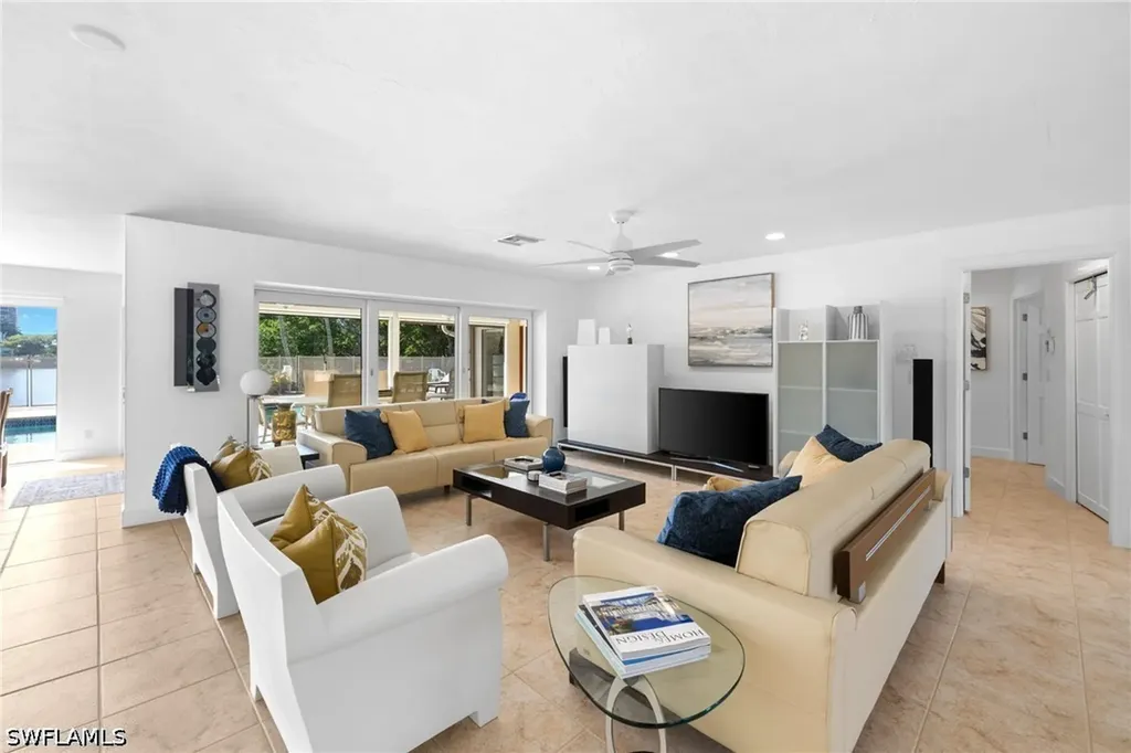 319 Pirates Bight Naples FL 34103