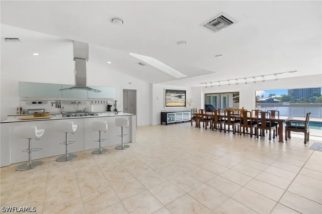 319 Pirates Bight Naples FL 34103