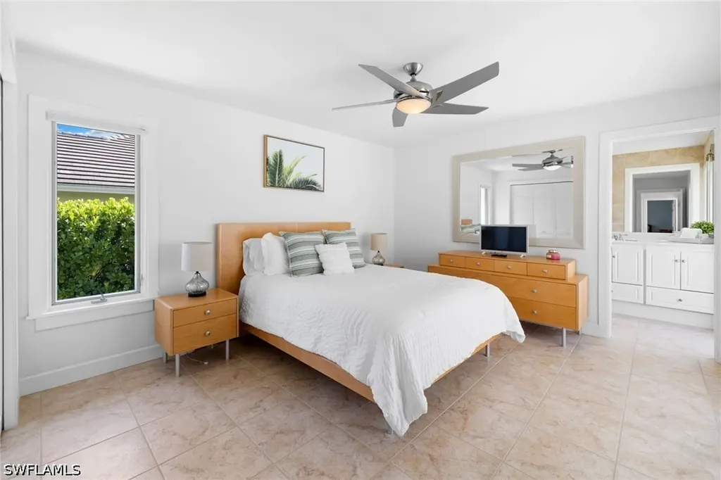 319 Pirates Bight Naples FL 34103