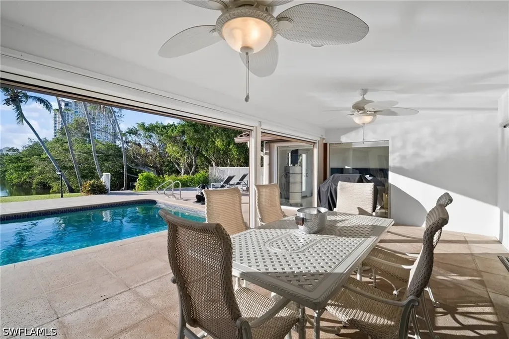 319 Pirates Bight Naples FL 34103