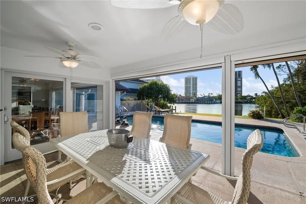 319 Pirates Bight Naples FL 34103
