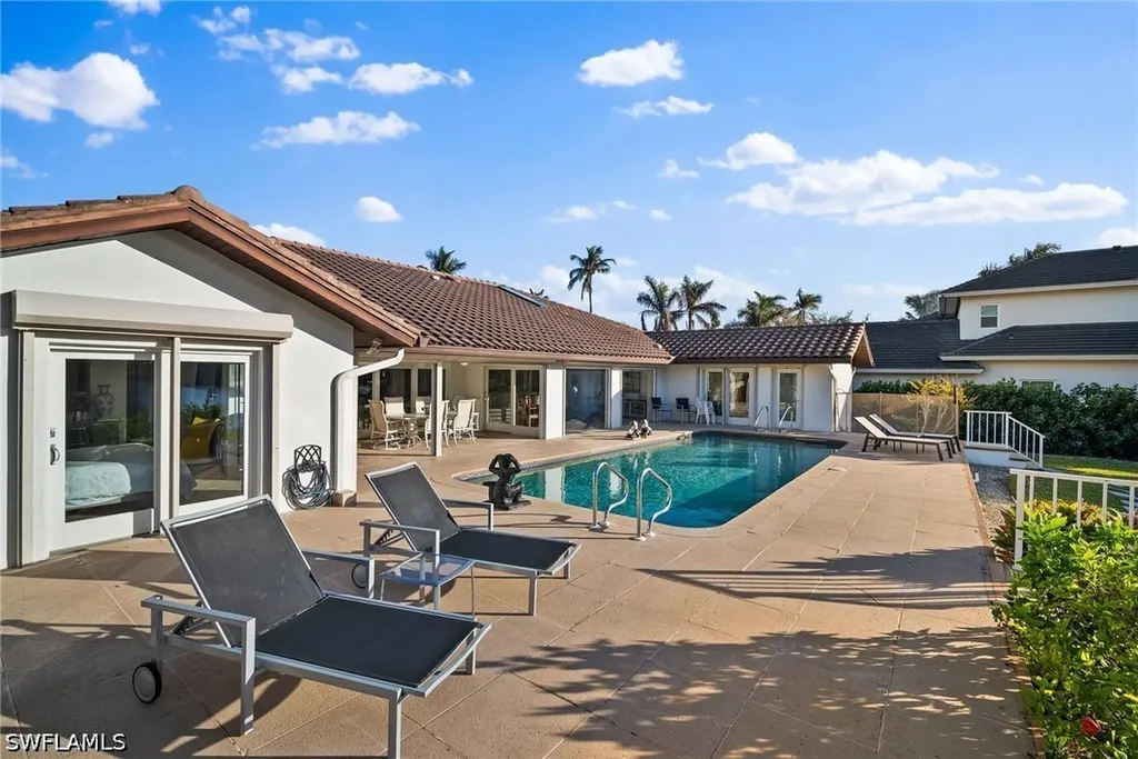 319 Pirates Bight Naples FL 34103