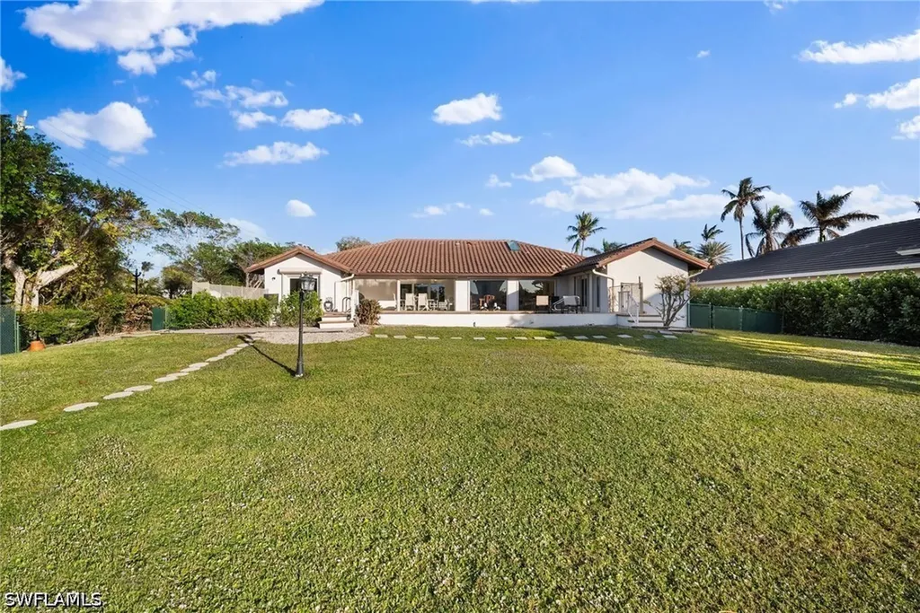 319 Pirates Bight Naples FL 34103