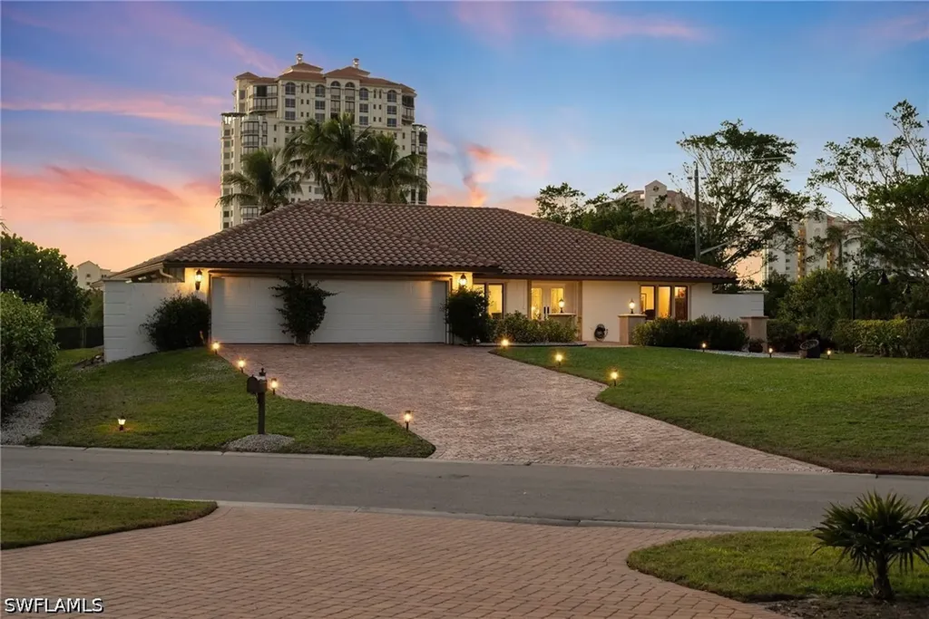 319 Pirates Bight Naples FL 34103