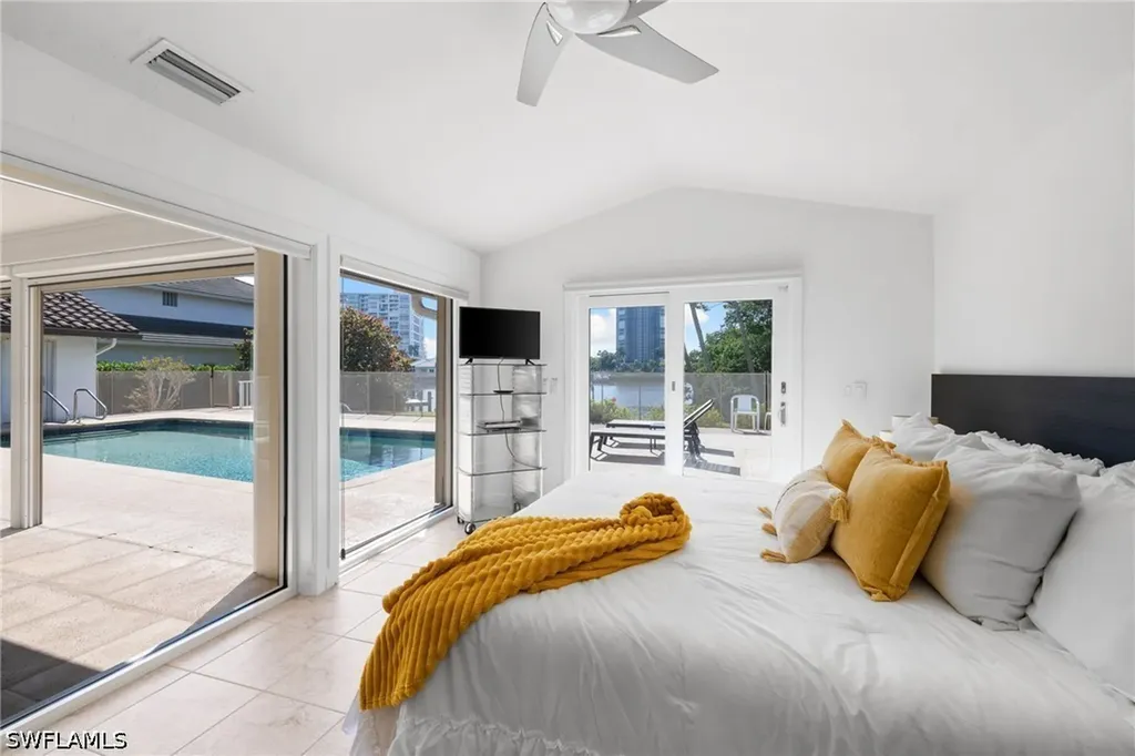 319 Pirates Bight Naples FL 34103