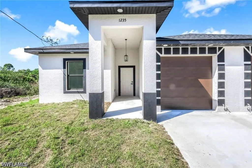 1235/1237 Hillcrest Street E Lehigh Acres FL 33974