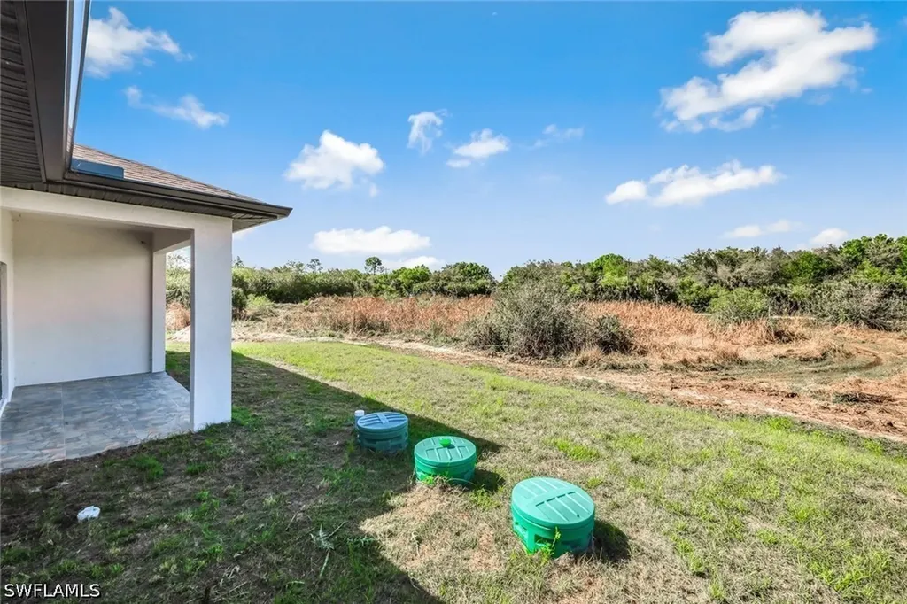 1235/1237 Hillcrest Street E Lehigh Acres FL 33974