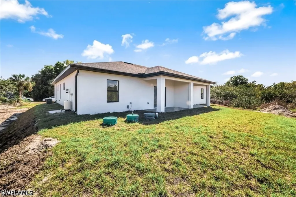 1235/1237 Hillcrest Street E Lehigh Acres FL 33974