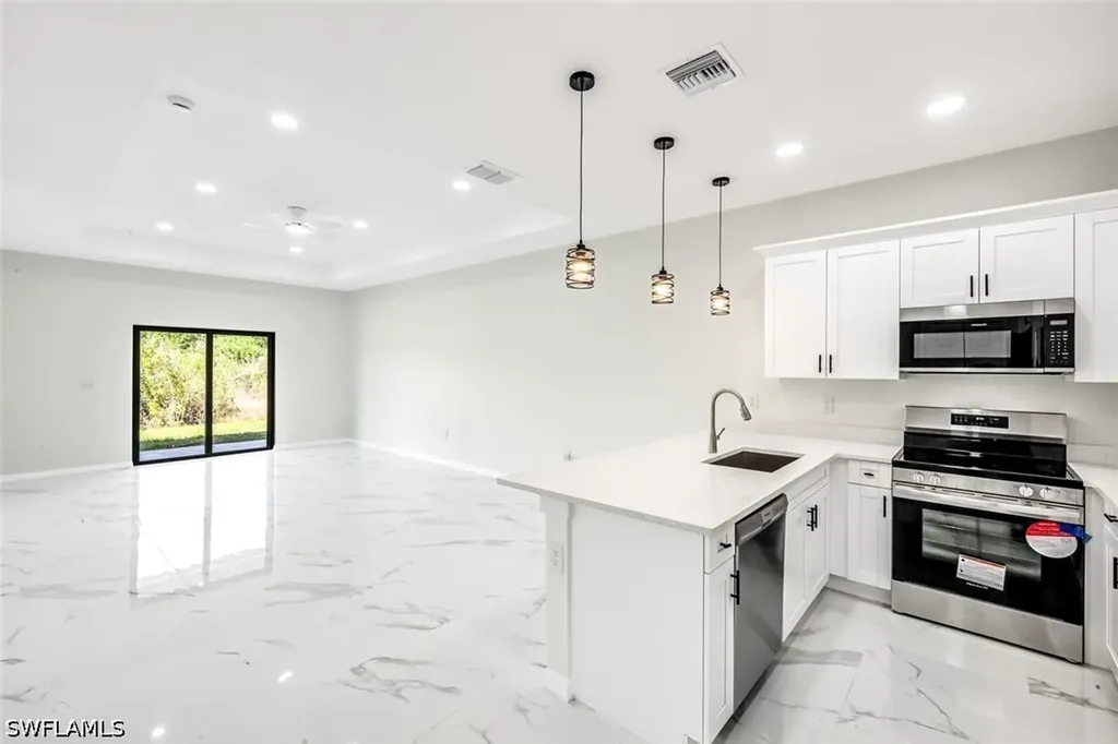1235/1237 Hillcrest Street E Lehigh Acres FL 33974