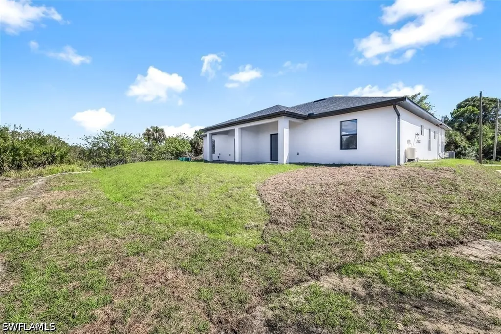 1235/1237 Hillcrest Street E Lehigh Acres FL 33974