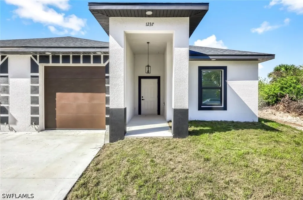 1235/1237 Hillcrest Street E Lehigh Acres FL 33974