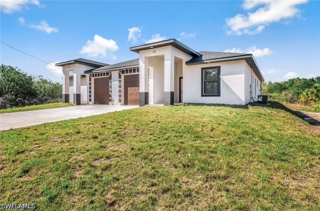 1235/1237 Hillcrest Street E Lehigh Acres FL 33974