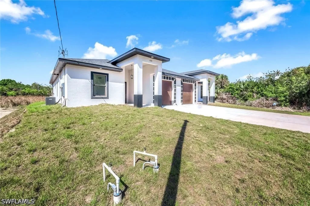 1235/1237 Hillcrest Street E Lehigh Acres FL 33974
