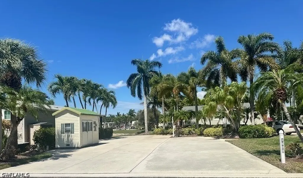 1386 Silver Lakes Boulevard Naples FL 34114