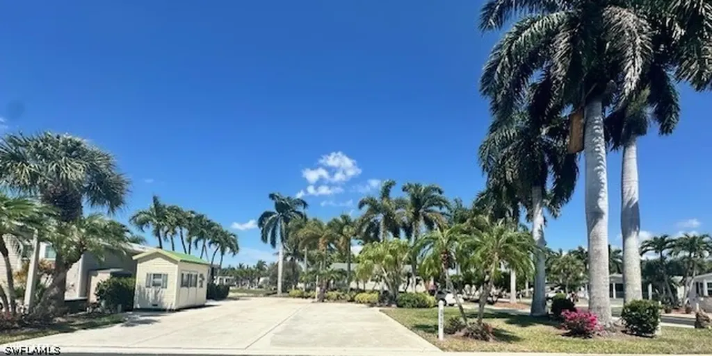 1386 Silver Lakes Boulevard Naples FL 34114
