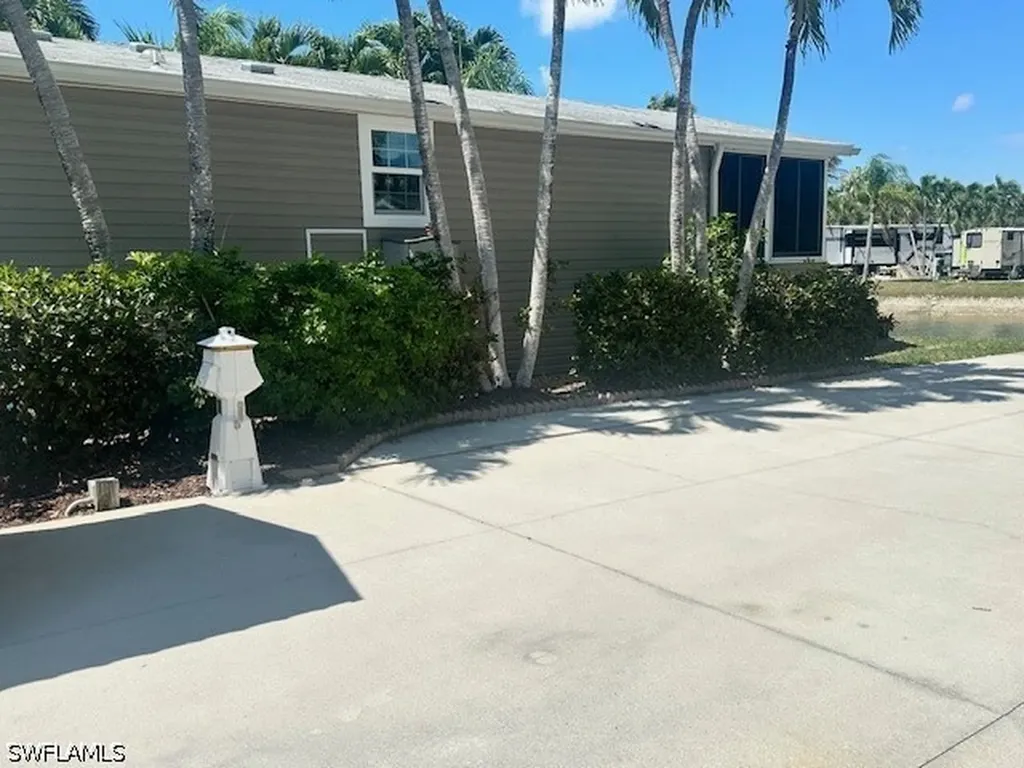 1386 Silver Lakes Boulevard Naples FL 34114