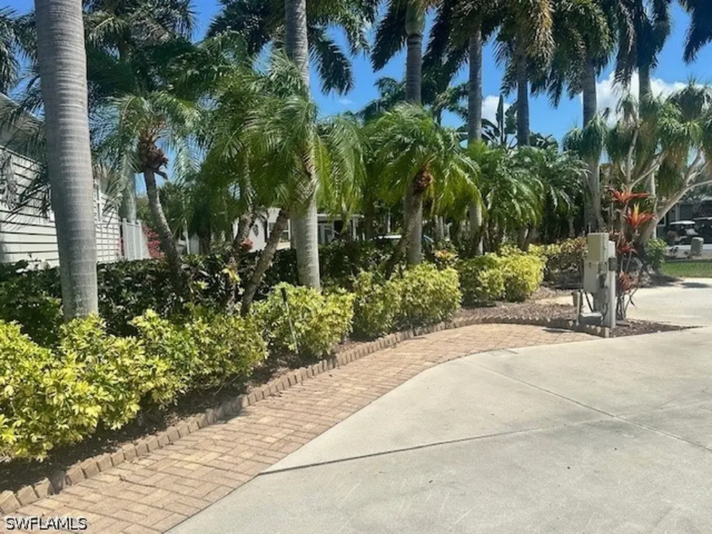 1386 Silver Lakes Boulevard Naples FL 34114