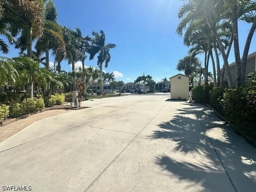 1386 Silver Lakes Boulevard Naples FL 34114