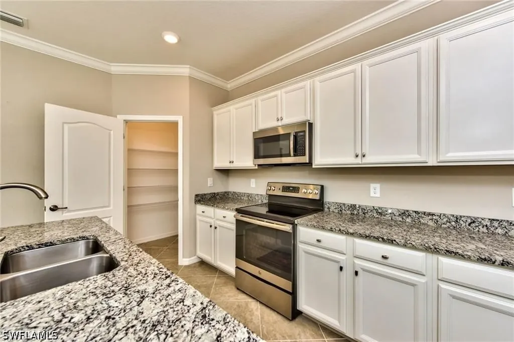 9460 Foxglove Lane Naples FL 34120